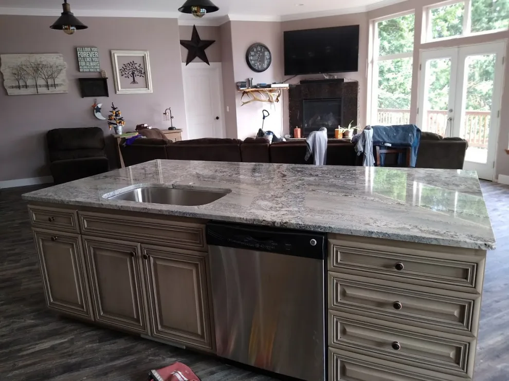 Tops Solid Surface - Photo 8