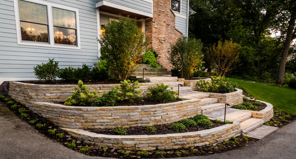 Traditional Front Entry by Bruss Landscaping, Inc. - Photo 4