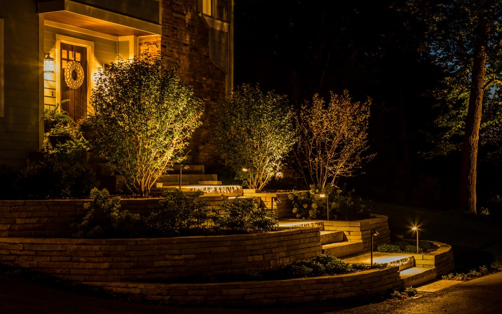 Traditional Front Entry by Bruss Landscaping, Inc. - Photo 2