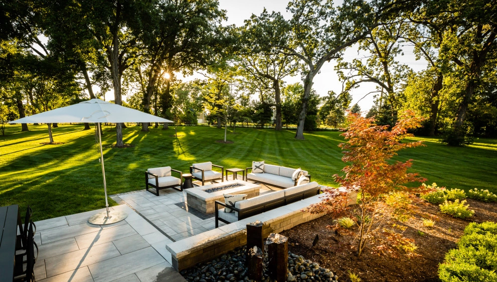 Contemporary Patio Design by Bruss Landscaping, Inc. - Photo 7