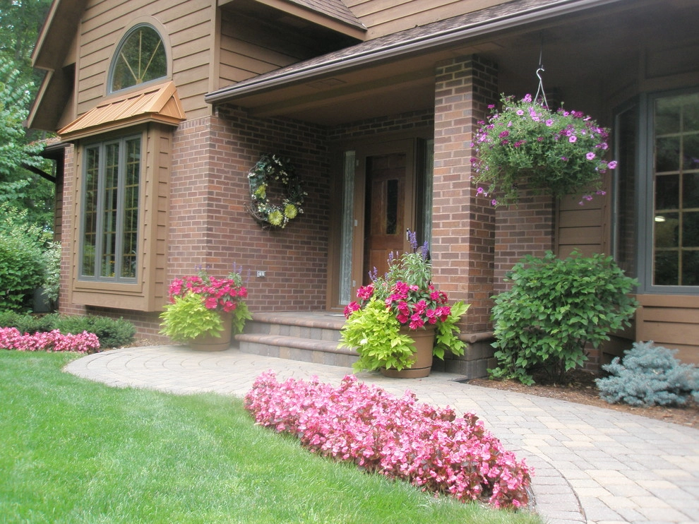 Front entries, sidewalks, paths and steps by Landsburg Landscape Nursery - Photo 31