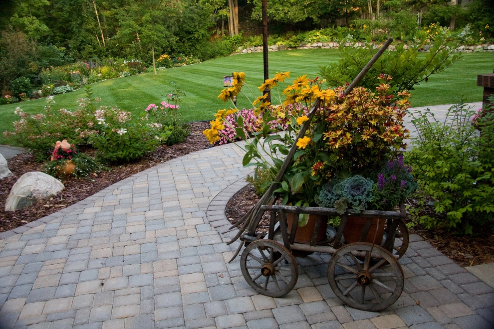 Front entries, sidewalks, paths and steps by Landsburg Landscape Nursery - Photo 46