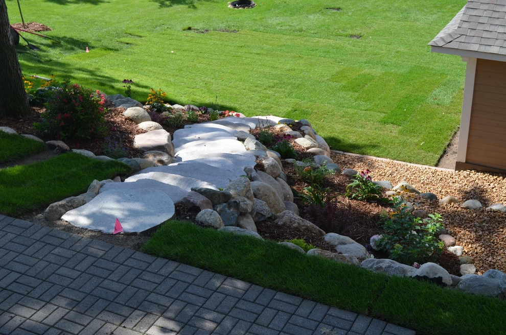 lakeside hill by Landsburg Landscape Nursery - Photo 4