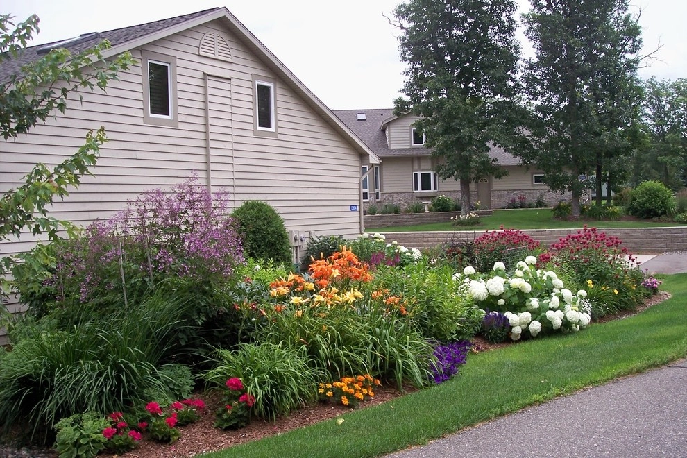Front entries, sidewalks, paths and steps by Landsburg Landscape Nursery - Photo 40