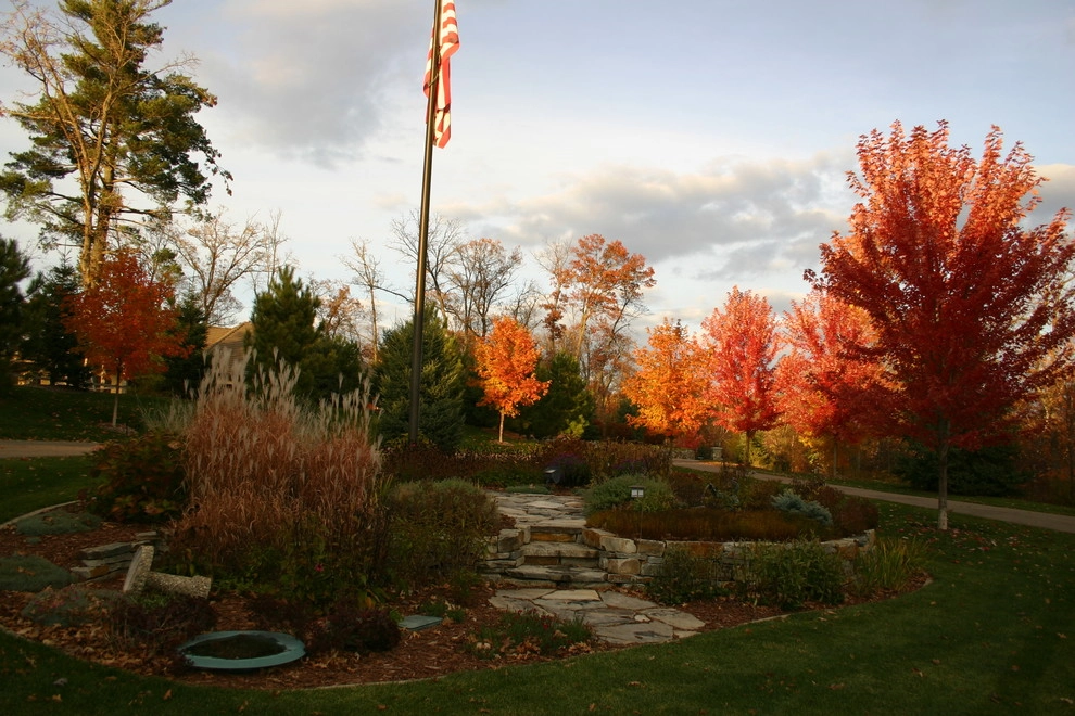 Front entries, sidewalks, paths and steps by Landsburg Landscape Nursery - Photo 11