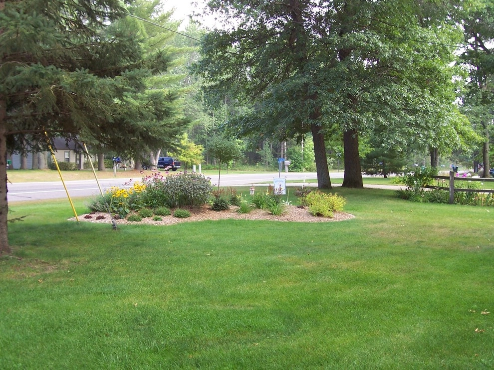 Front entries, sidewalks, paths and steps by Landsburg Landscape Nursery - Photo 2