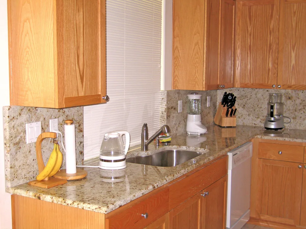 Northwest Portland Colonial Gold Granite by De La Tierra, INC - Photo 2