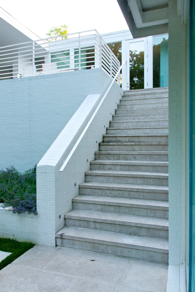 Modern House in Louisville by Hartstone - Photo 4