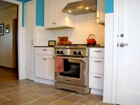 Modern Kitchen in Tacoma by Washington Marble Works - Photo 2