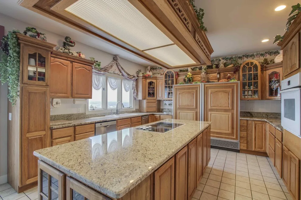 Traditional Kitchen Granite Countertops by Stoneworld Tn - Photo 3