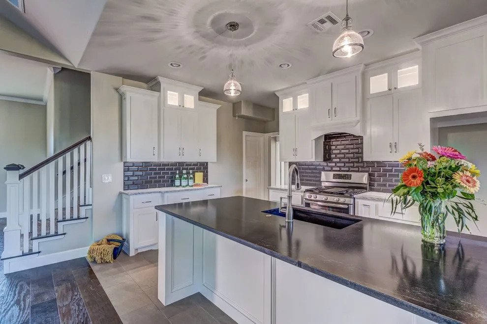 Hilltop View by Hōm Kitchen + Bath - Photo 3