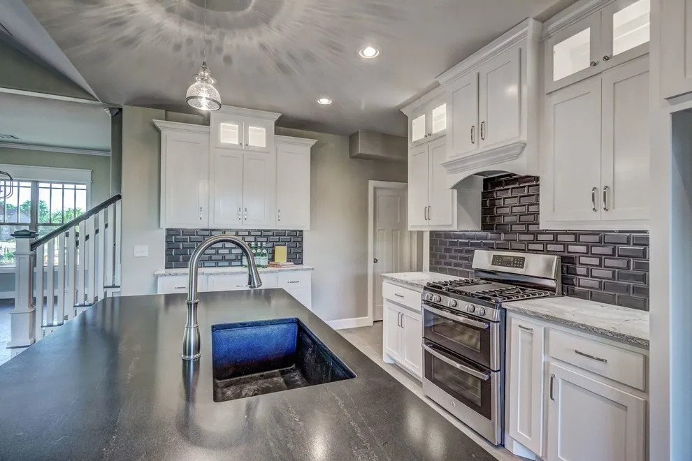 Hilltop View by Hōm Kitchen + Bath - Photo 20