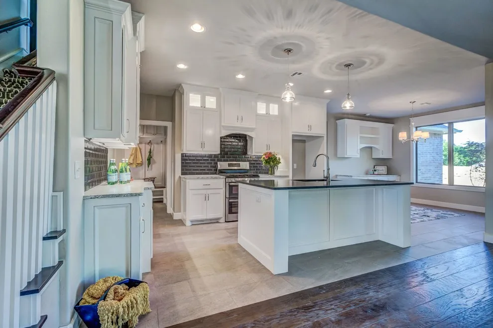 Hilltop View by Hōm Kitchen + Bath - Photo 24
