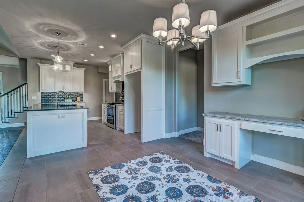 Hilltop View by Hōm Kitchen + Bath - Photo 15