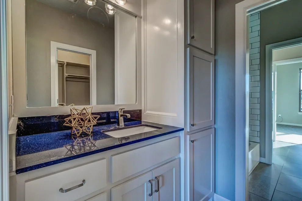 Hilltop View by Hōm Kitchen + Bath - Photo 21