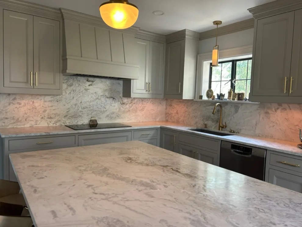 Kitchen renovation - Countertops and complete backsplash by Euroselect Stone LLC - Photo 4