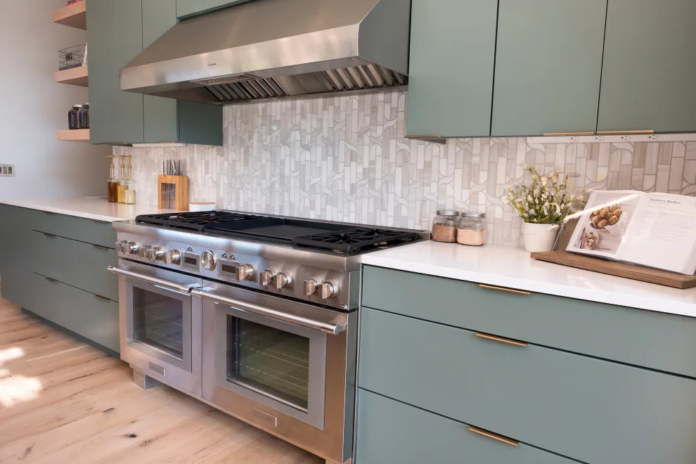 Quartz Kitchen with Marble Aesthetics by WilgusIQ - Photo 3
