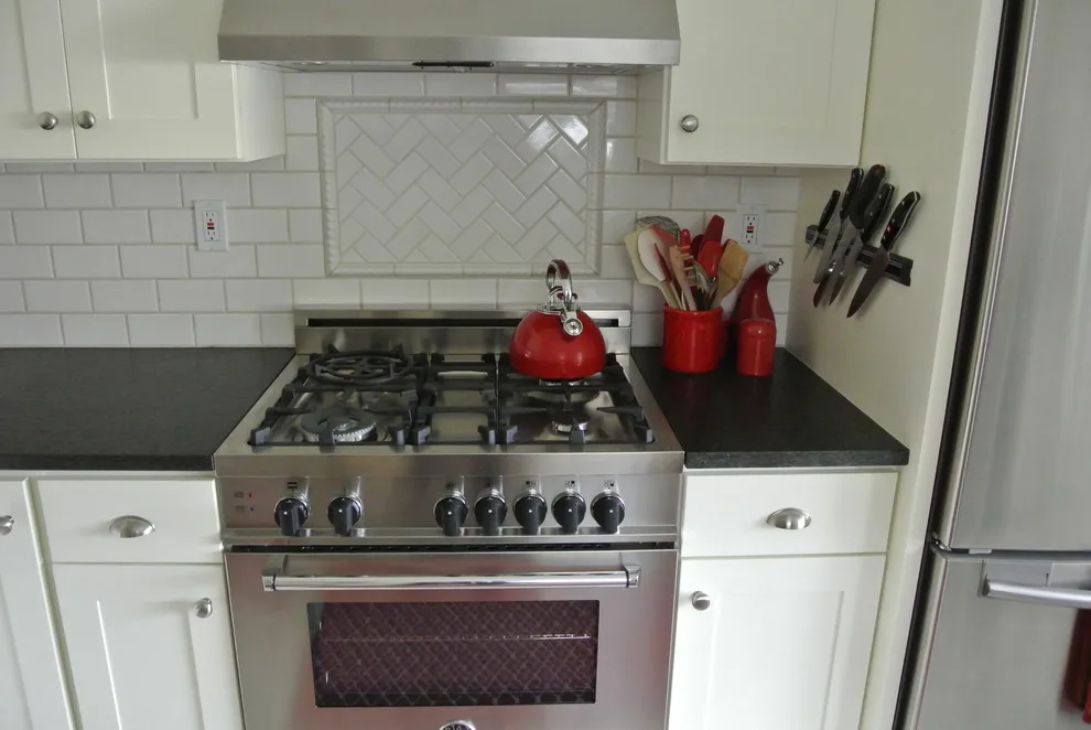 Contemporary and Classic Kitchen in Sumner by Washington Marble Works - Photo 3