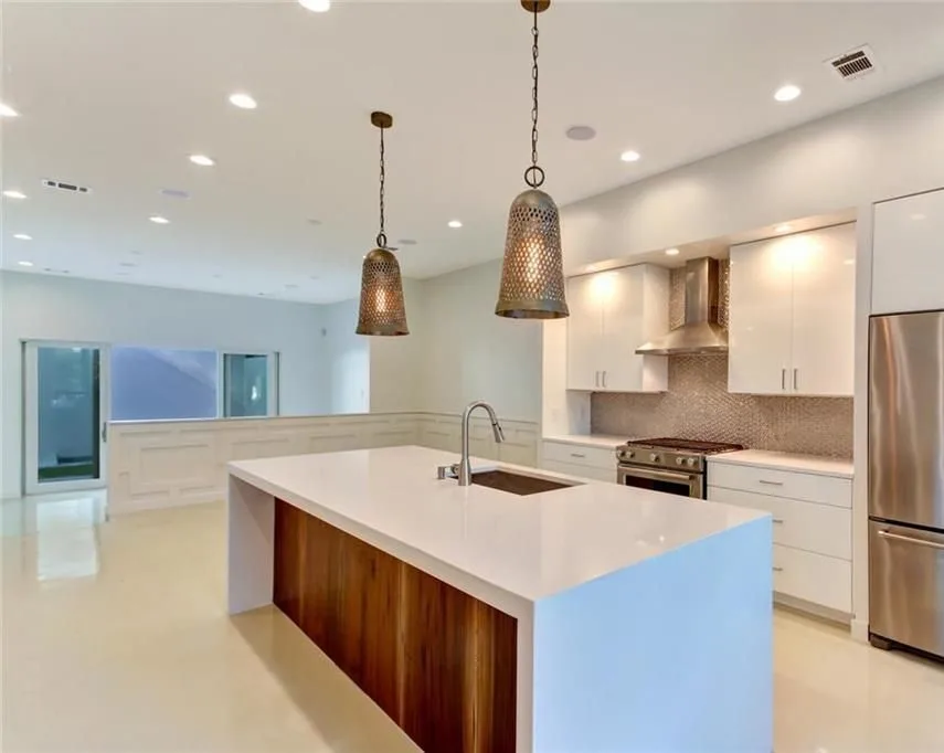 Contemporary Art in Bolton by MultiStone Enterprises, Inc. - Photo 2