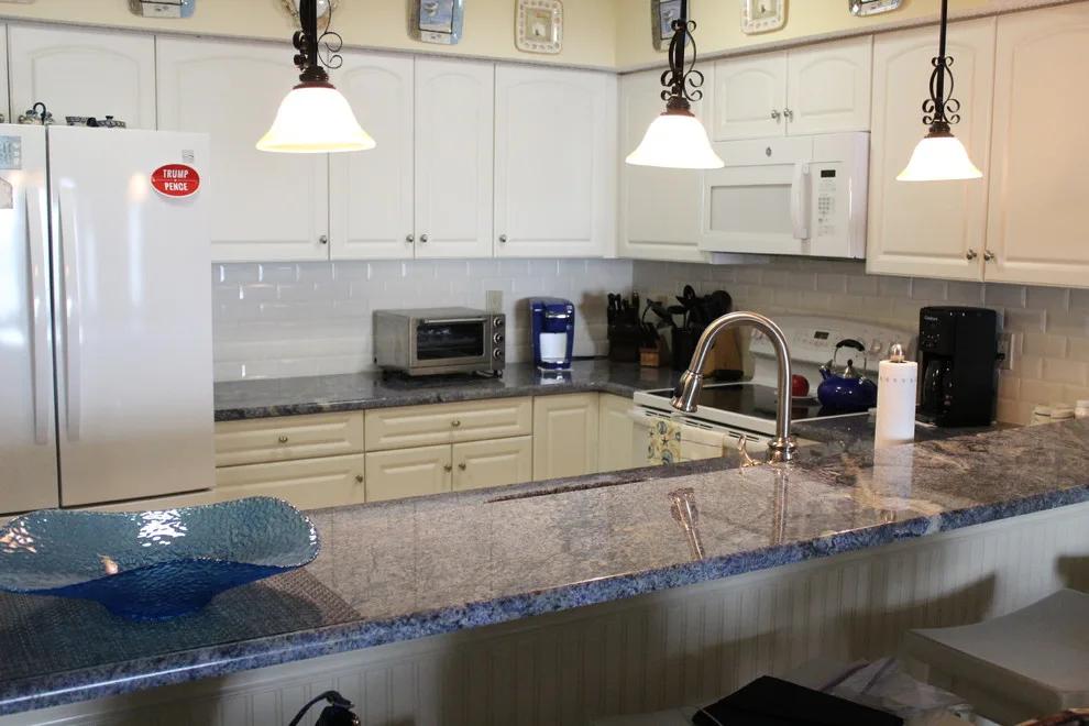 Classic Kitchen with Blue Bahia Countertops by Merlino Marble And Granite - Photo 5