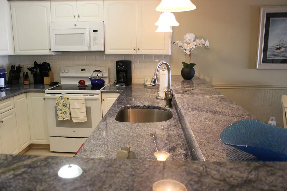 Classic Kitchen with Blue Bahia Countertops by Merlino Marble And Granite - Photo 7