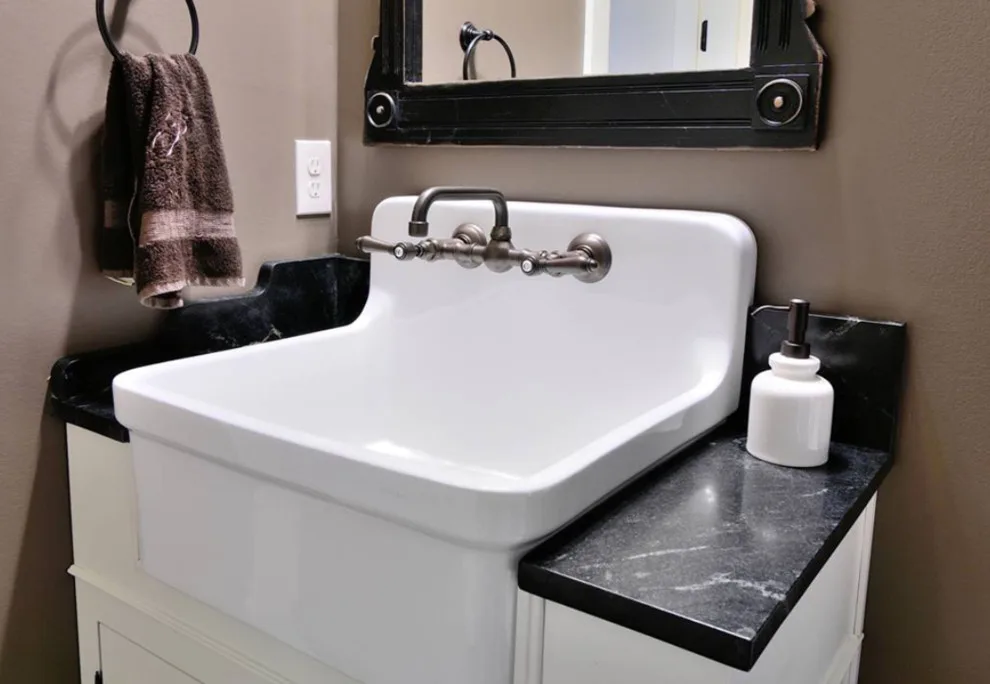 Renovated Colonial Kitchen and Bathroom by Berry Marble & Granite - Photo 4