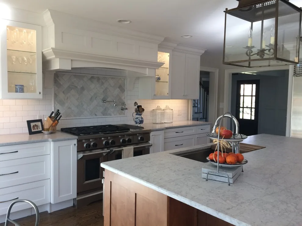 Contemporary Farmhouse - Wellborn Cabinets by Stoneworld Tn - Photo 4