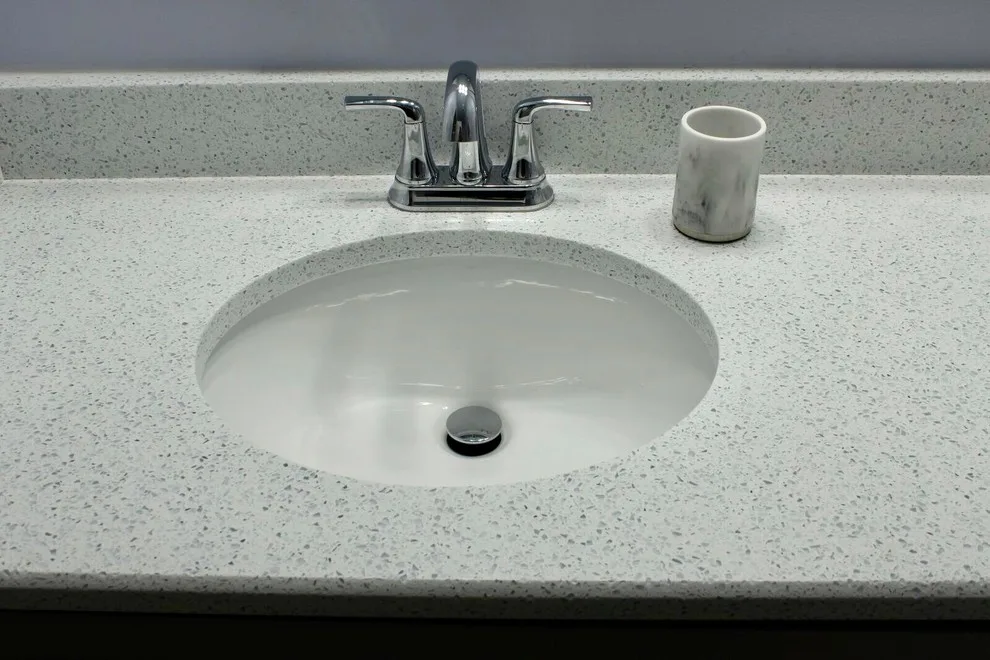 White Quartz Countertop by Merlino Marble And Granite - Photo 2