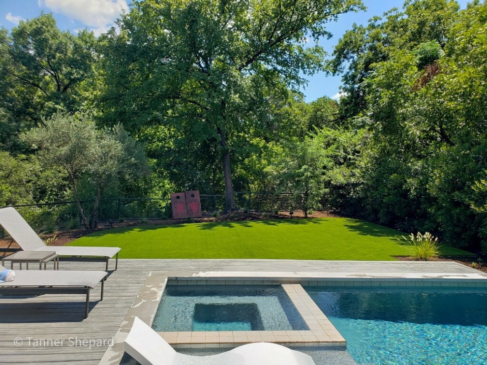 Pools with LawnPop artificial turf by LawnPop Artificial Turf - Photo 6
