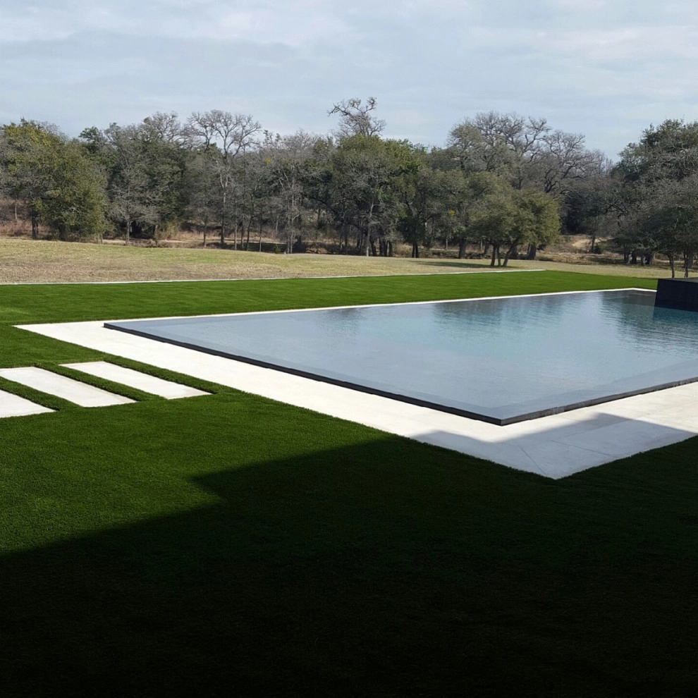 Pools with LawnPop artificial turf by LawnPop Artificial Turf - Photo 20