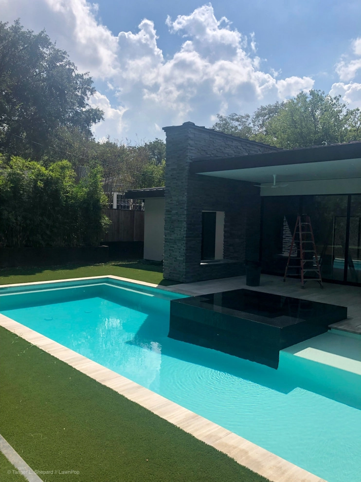 Pools with LawnPop artificial turf by LawnPop Artificial Turf - Photo 30
