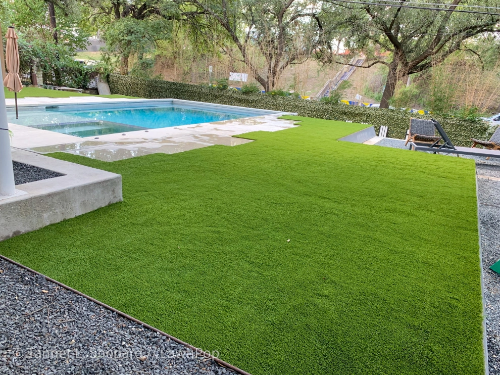 Pools with LawnPop artificial turf by LawnPop Artificial Turf - Photo 8
