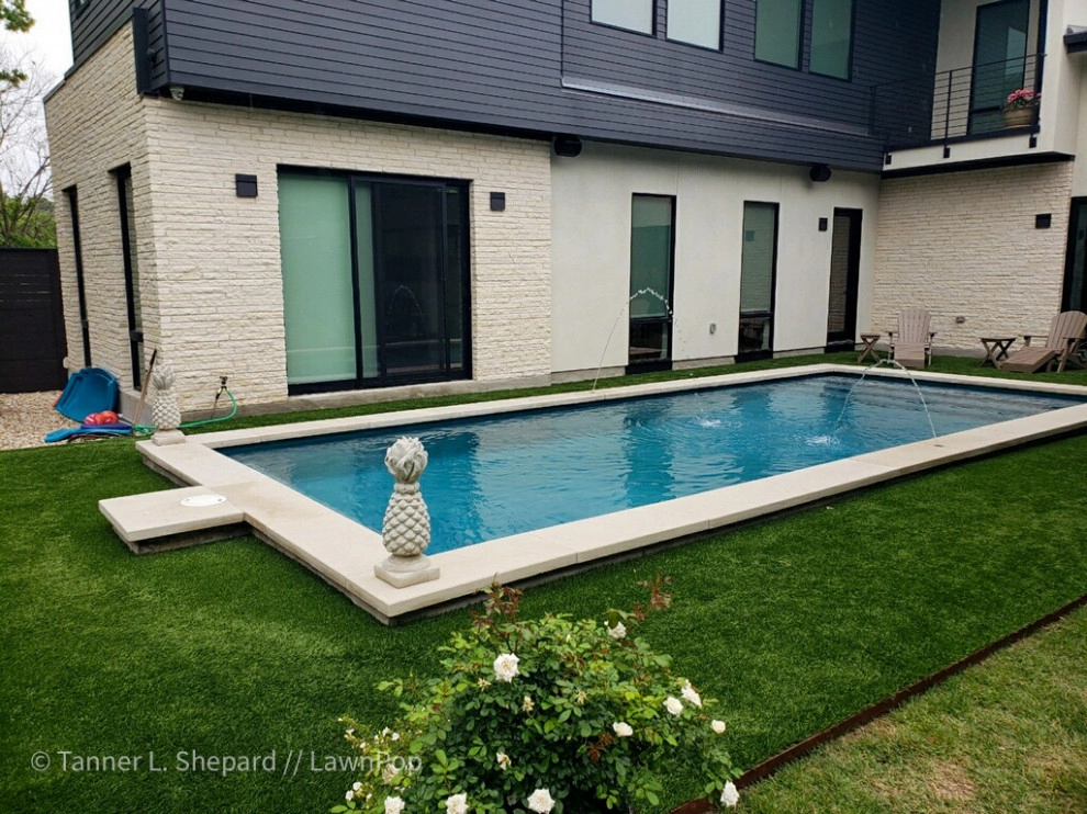 Pools with LawnPop artificial turf by LawnPop Artificial Turf - Photo 40
