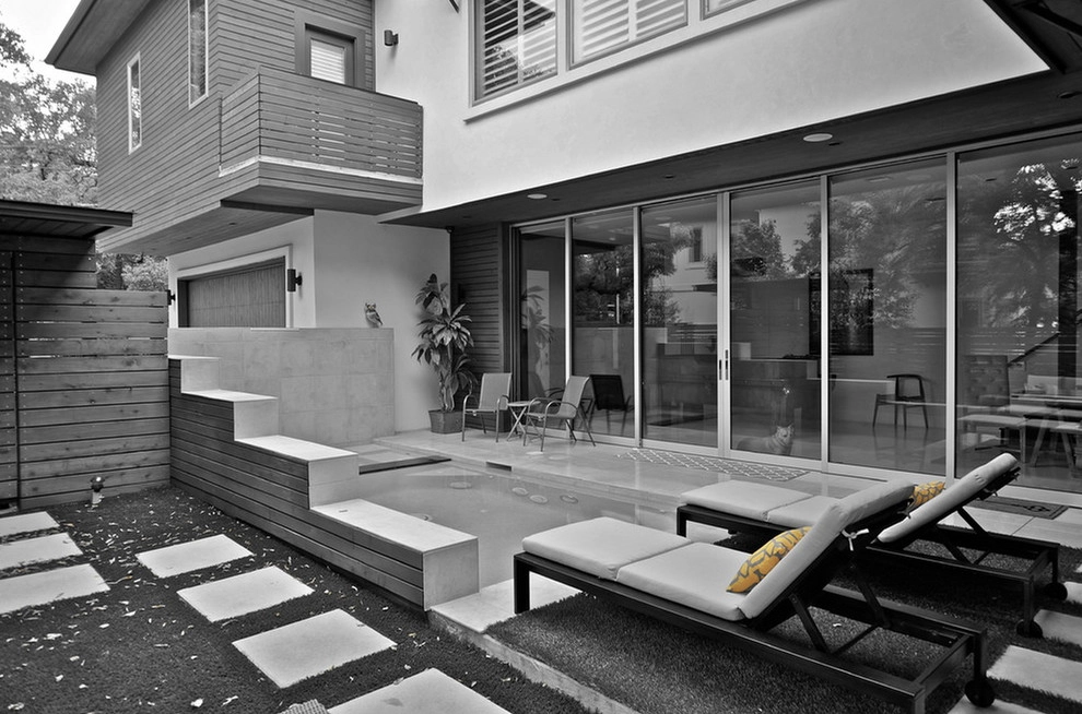 Modern Home with Artifical Turf Courtyard by LawnPop Artificial Turf - Photo 2