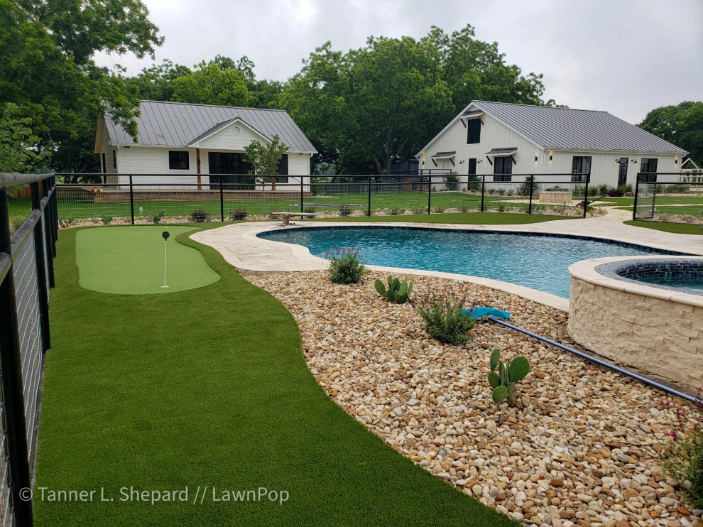 Pools with LawnPop artificial turf by LawnPop Artificial Turf - Photo 10
