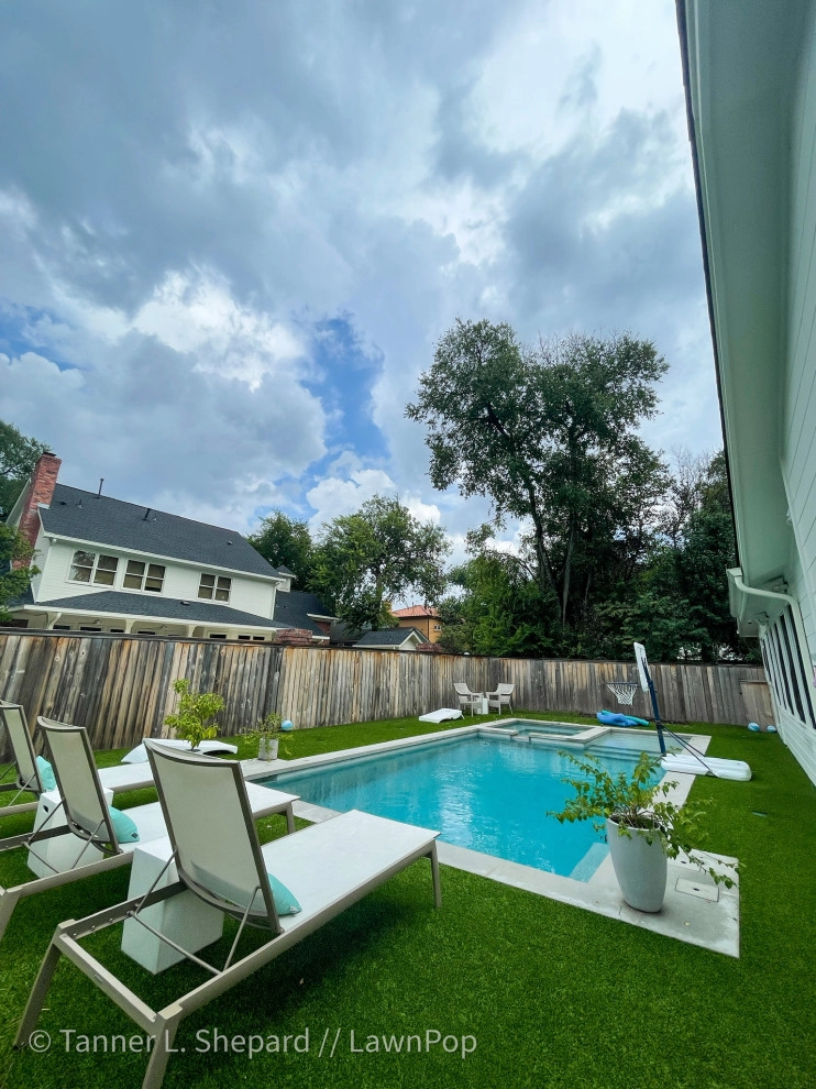 Pools with LawnPop artificial turf by LawnPop Artificial Turf - Photo 25