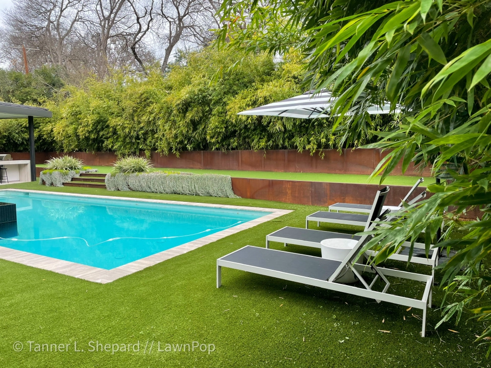 Pools with LawnPop artificial turf by LawnPop Artificial Turf - Photo 15