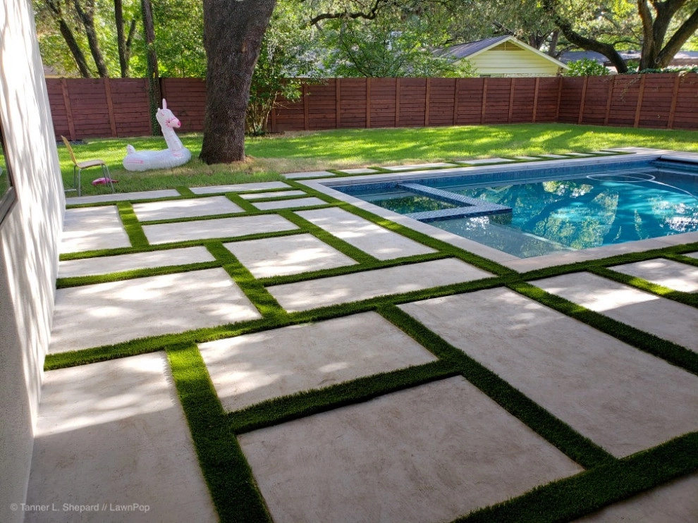 Pools with LawnPop artificial turf by LawnPop Artificial Turf - Photo 17