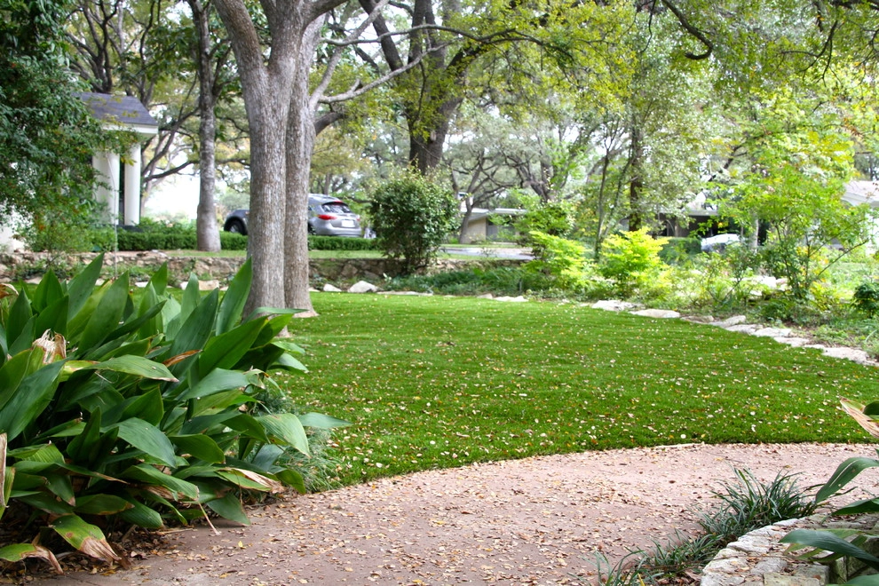 Austin, Texas Home in Tarrytown by LawnPop Artificial Turf - Photo 3