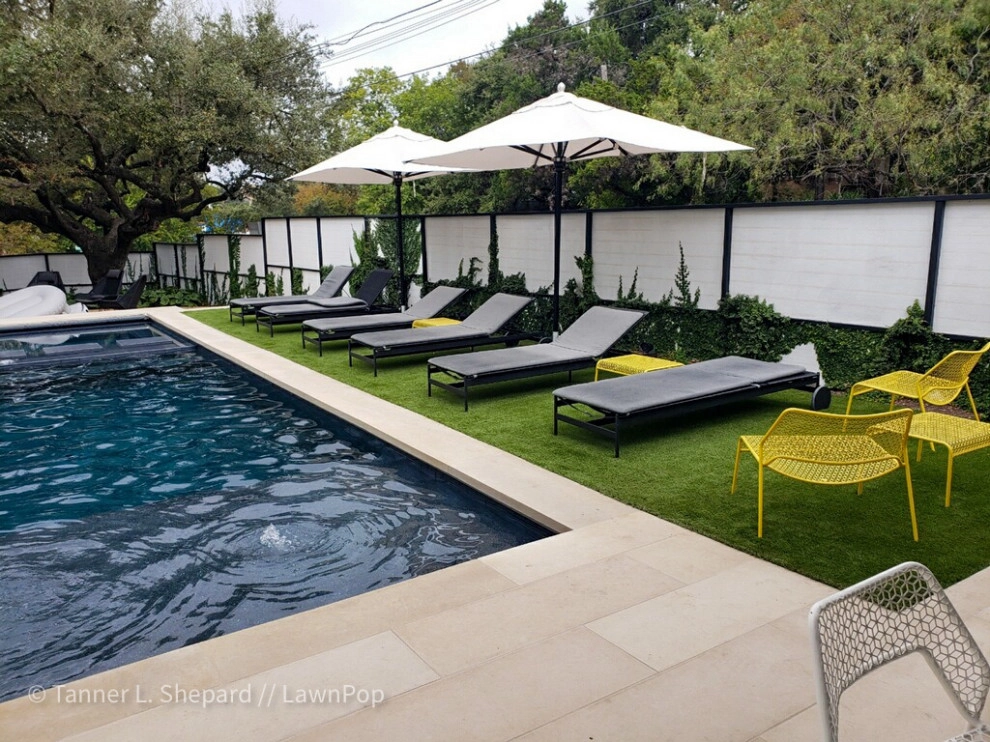 Pools with LawnPop artificial turf by LawnPop Artificial Turf - Photo 27