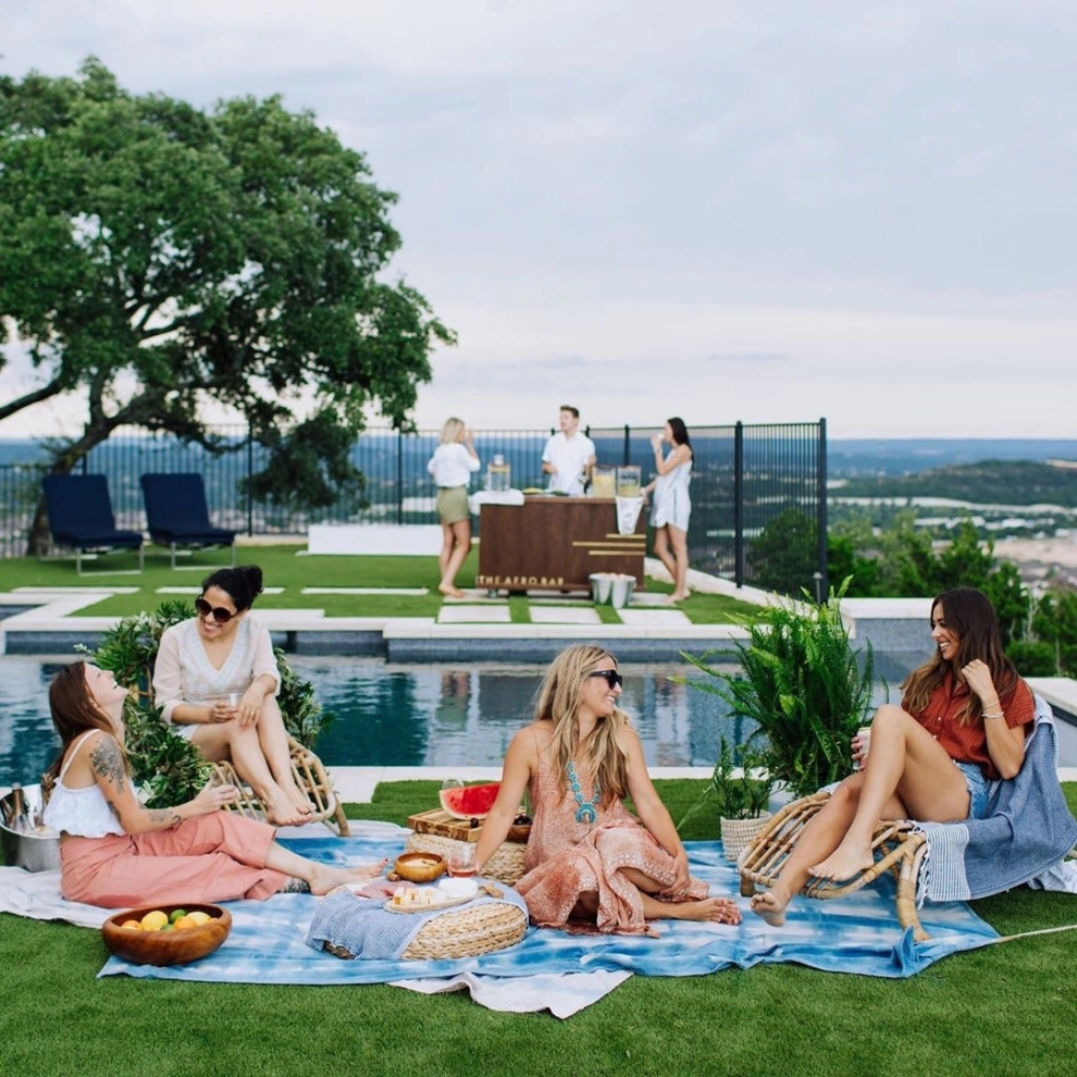 Pools with LawnPop artificial turf by LawnPop Artificial Turf - Photo 43