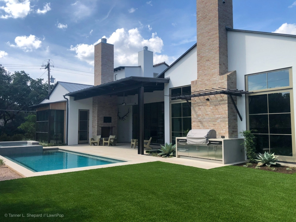 Pools with LawnPop artificial turf by LawnPop Artificial Turf - Photo 11