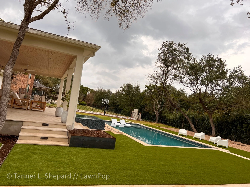 Pools with LawnPop artificial turf by LawnPop Artificial Turf - Photo 31