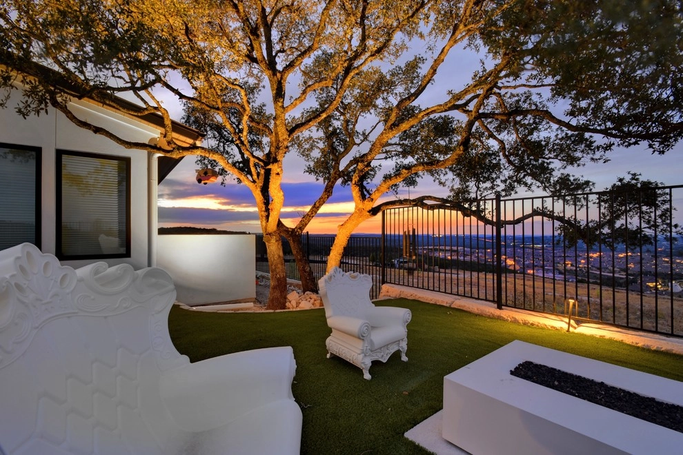 Modern Pool Home in Austin Texas by LawnPop Artificial Turf - Photo 3