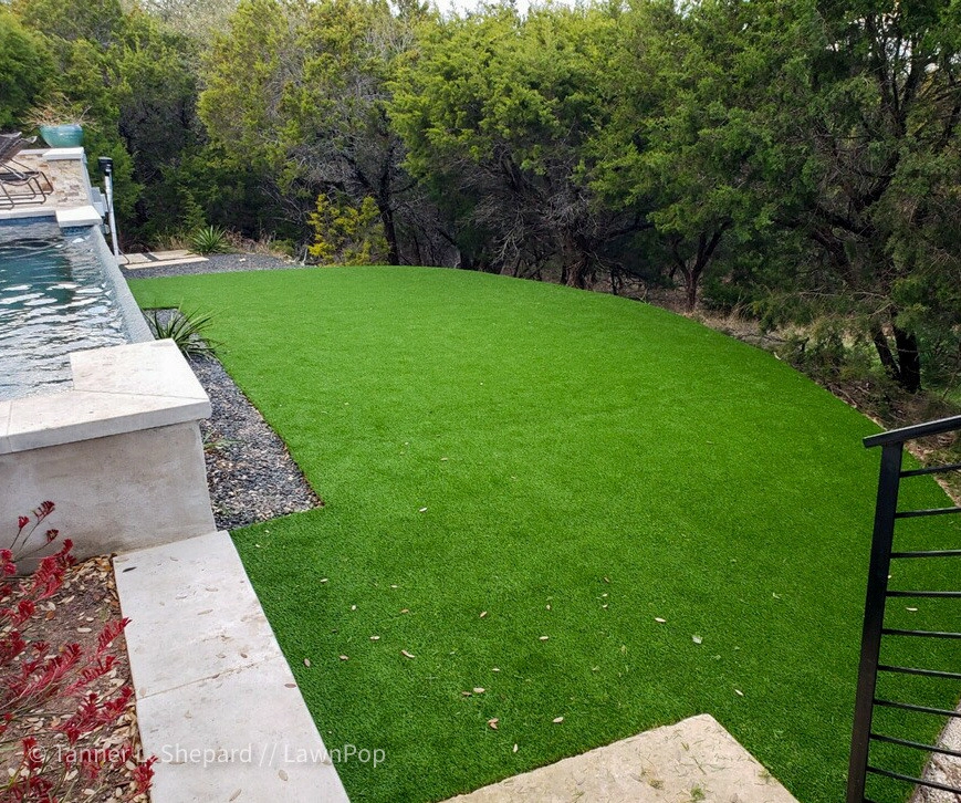 Pools with LawnPop artificial turf by LawnPop Artificial Turf - Photo 44