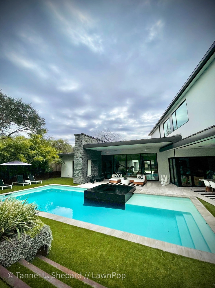 Pools with LawnPop artificial turf by LawnPop Artificial Turf - Photo 21