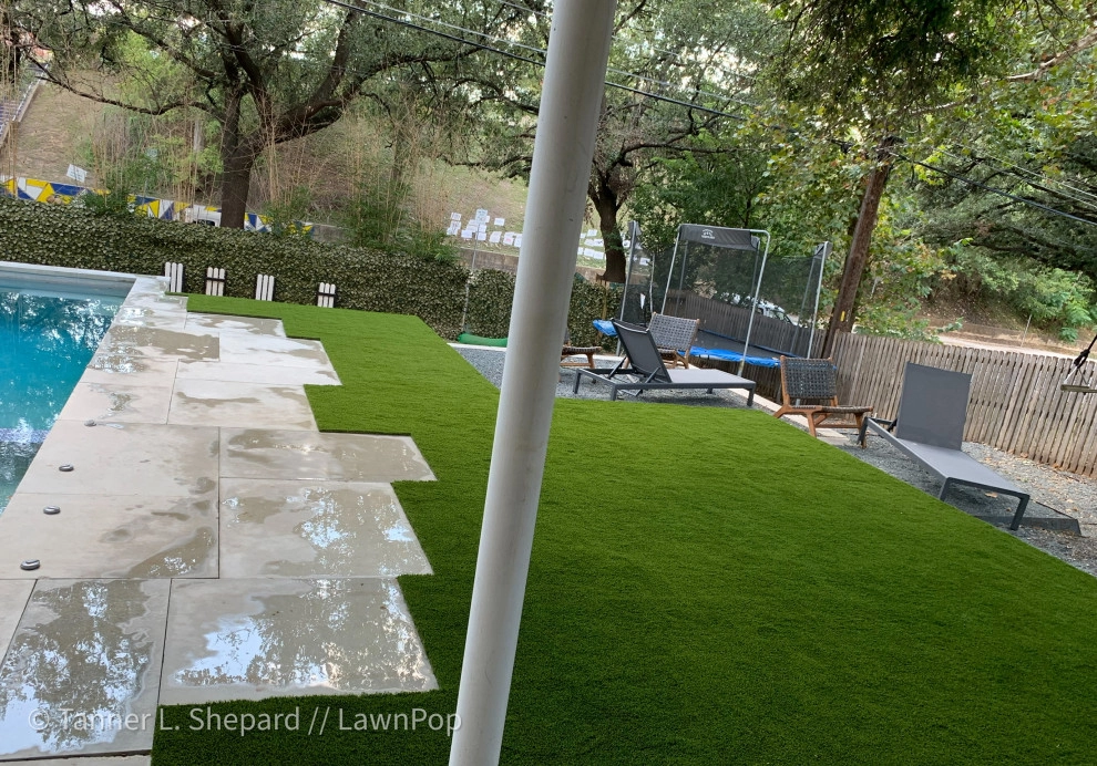 Pools with LawnPop artificial turf by LawnPop Artificial Turf - Photo 24