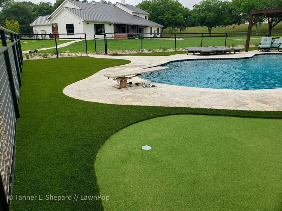 Pools with LawnPop artificial turf by LawnPop Artificial Turf - Photo 2