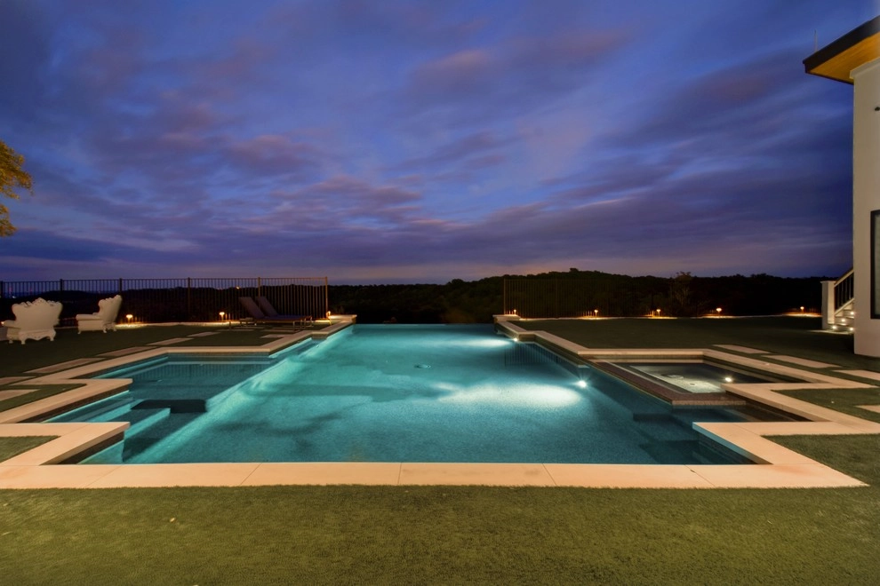Modern Pool Home in Austin Texas by LawnPop Artificial Turf - Photo 4