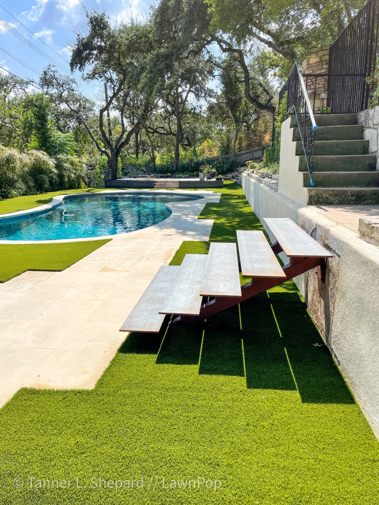 Pools with LawnPop artificial turf by LawnPop Artificial Turf - Photo 23
